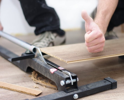 Conseils pour couper du parquet stratifié déjà posé